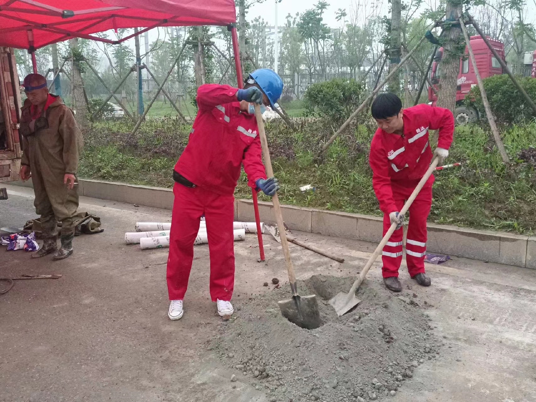开远管道疏通哪家好】及时进行市政管道清淤