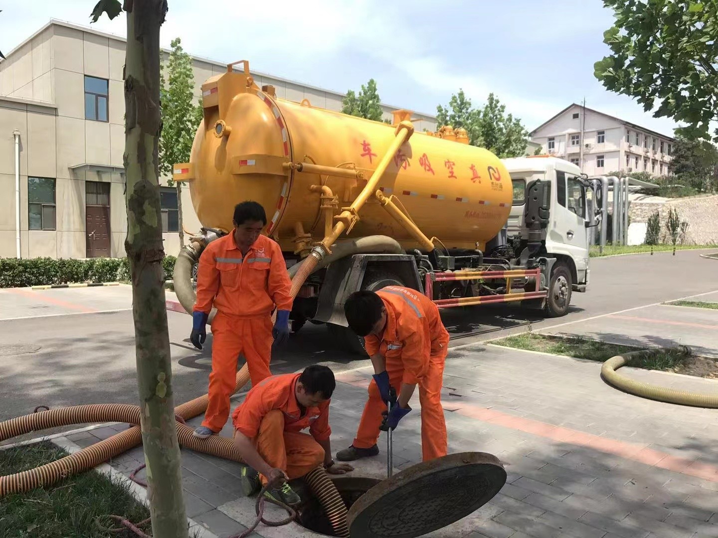 开远化粪池清理与5-8吨吸粪车施工效率分析